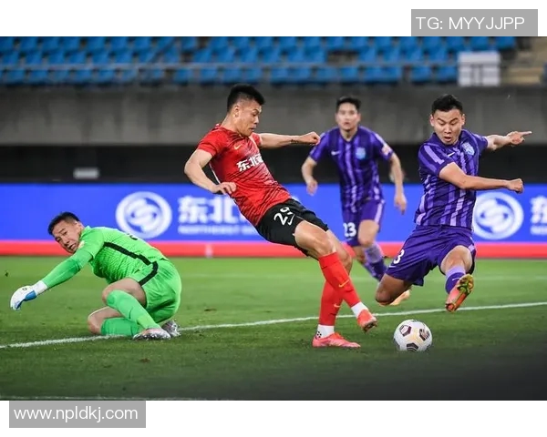 上海足球队在锦标赛积分榜上以90分稳居第一位置,展现强劲实力 上海足球队在锦标赛积分榜上以90分稳居第一位置,展现强劲实力