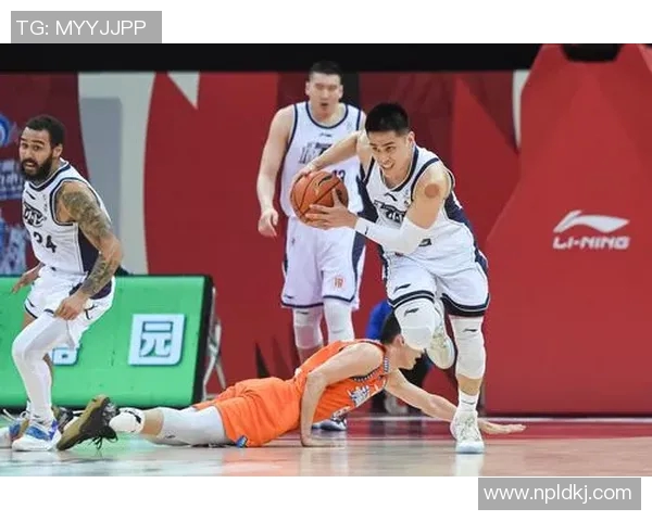 北京篮球队快攻策略分析与得失总结探讨 北京篮球队快攻策略分析与得失总结探讨