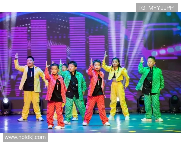 街舞盛宴:深入西安街舞队展现灵活性与激情的魅力之旅 街舞盛宴:深入西安街舞队展现灵活性与激情的魅力之旅