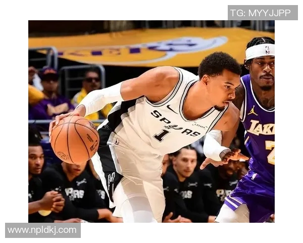 火箭与马刺季后赛第六场激战回顾与精彩瞬间分析