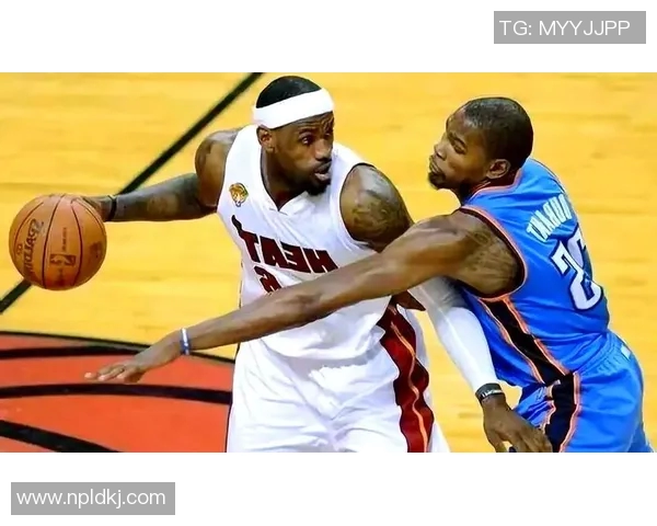 詹姆斯与杜兰特巅峰对决两位巨星的精彩互爆时刻回顾