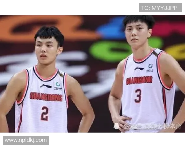 周鹏的篮球之路：从青涩少年到国家队核心的成长历程与奋斗精神