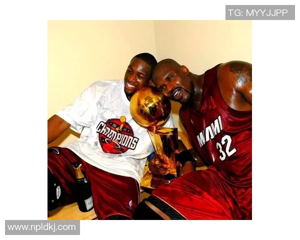 韦德与詹姆斯巅峰对决再现篮球传奇激情碰撞与荣耀追逐