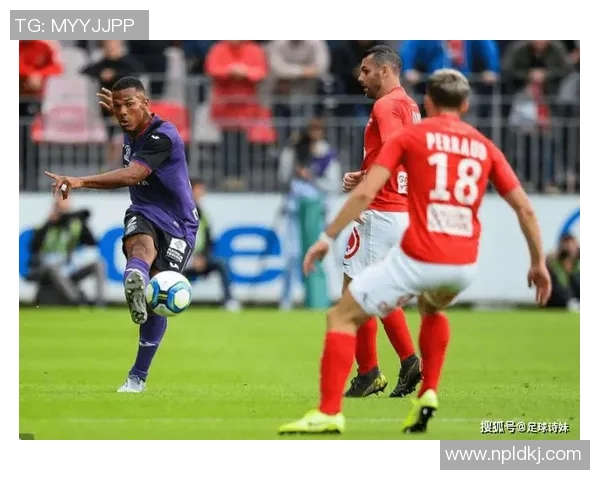 兹沃勒与格拉夫的精彩对决揭示足球战术与团队协作的魅力