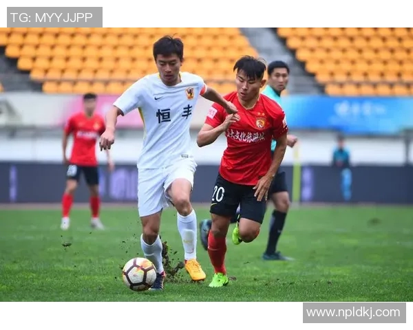 恒大与恒丰激战正酣谁能在这场巅峰对决中夺得冠军荣耀