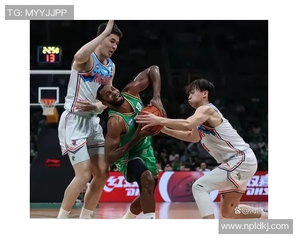 菲律宾队与台北蓝队激战正酣谁将赢得这场篮球对决的胜利