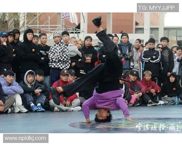 北京攀岩队在世界街舞大赛中的默契配合与精彩表现解析 北京攀岩队在世界街舞大赛中的默契配合与精彩表现解析
