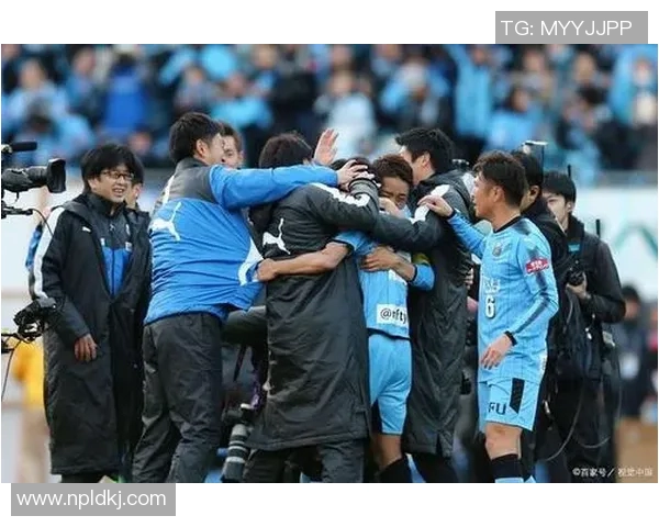 湘南海洋与清水鼓的激烈对决展现足球魅力与团队精神的巅峰之战 湘南海洋与清水鼓的激烈对决展现足球魅力与团队精神的巅峰之战