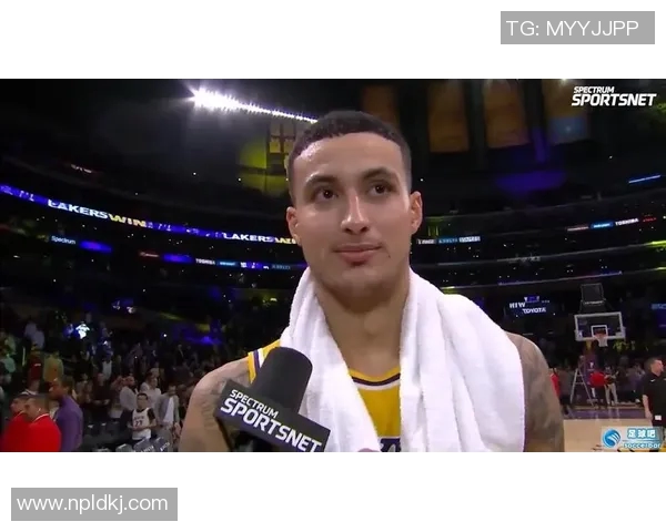 情绪篮球明星如何在赛场上掌控心理战与团队合作的完美平衡